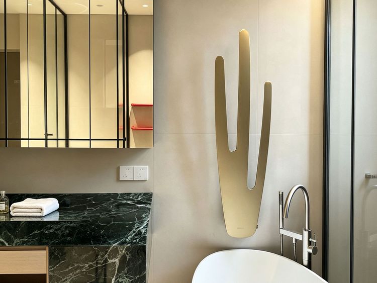 مدفأة مناشف P&Bhusri بتصميم الصبار - K103